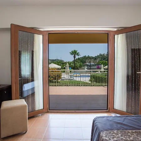 The One Club Otel 4*